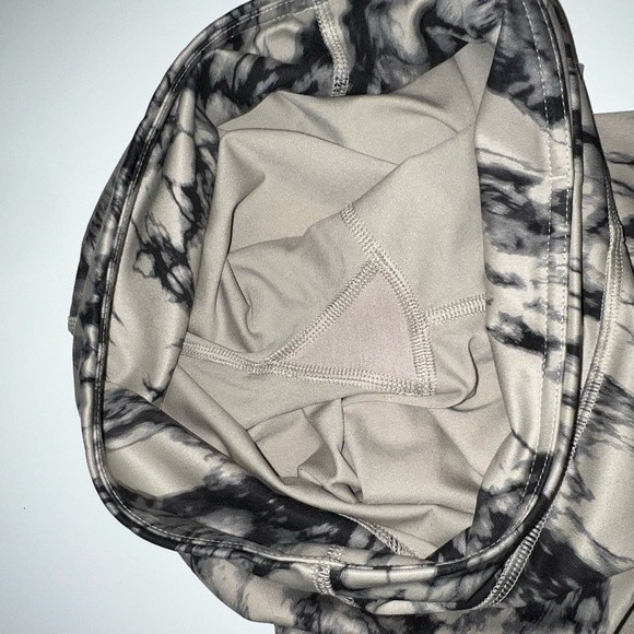 Lululemon | Wunder Under Crop | Full-On Luxtreme | Great Granite Black Mojave - Picture 5 of 9